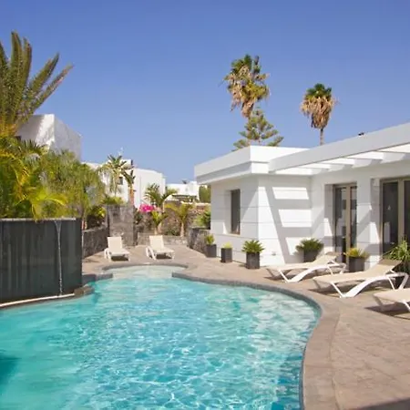 Casa Taburiente - 4 Bedroom Luxury - Well Furnished Interior - Perfect For Families Puerto del Carmen (Lanzarote)