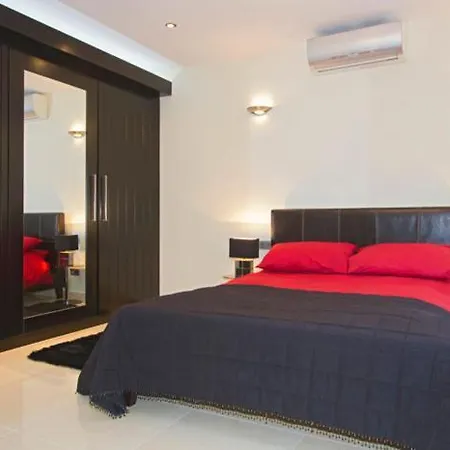 Villa Casa Taburiente - 4 Bedroom Luxury - Well Furnished Interior - Perfect For Families *